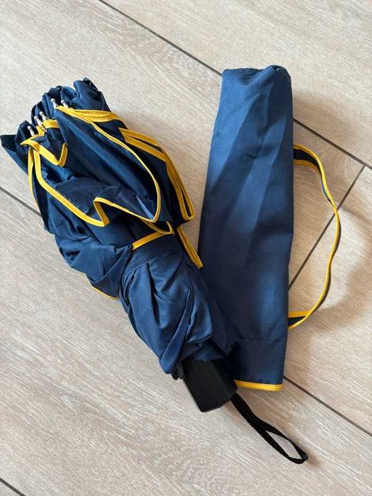 Duży parasol przeciwdeszczowy granatowy etui futerał z uchwytem rączką