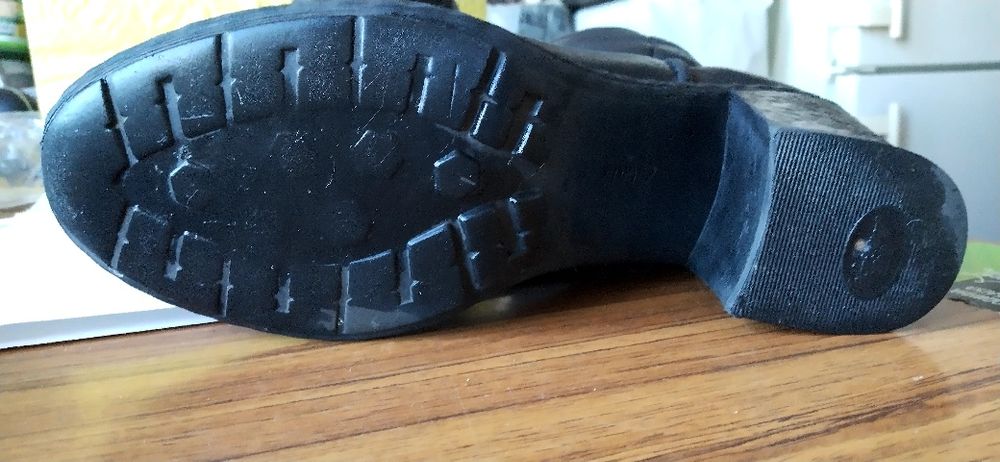 Чоботи шкіряні високі 38 р