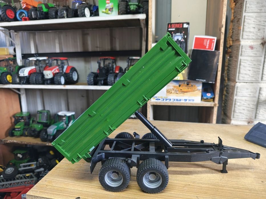 Bruder przyczepa z kiprem