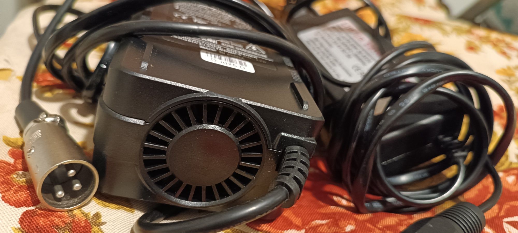Зарядка 29.4 v 5А..29.5 v 2A