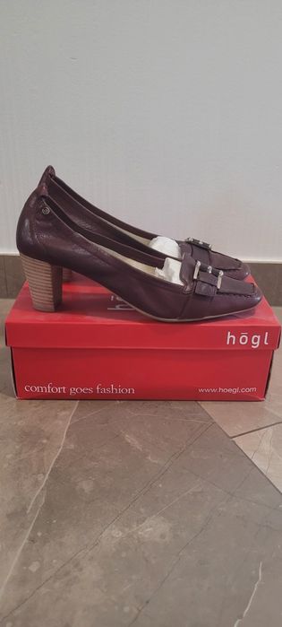 Brązowe buty na obcasie ze sprzączką marki HÖGL