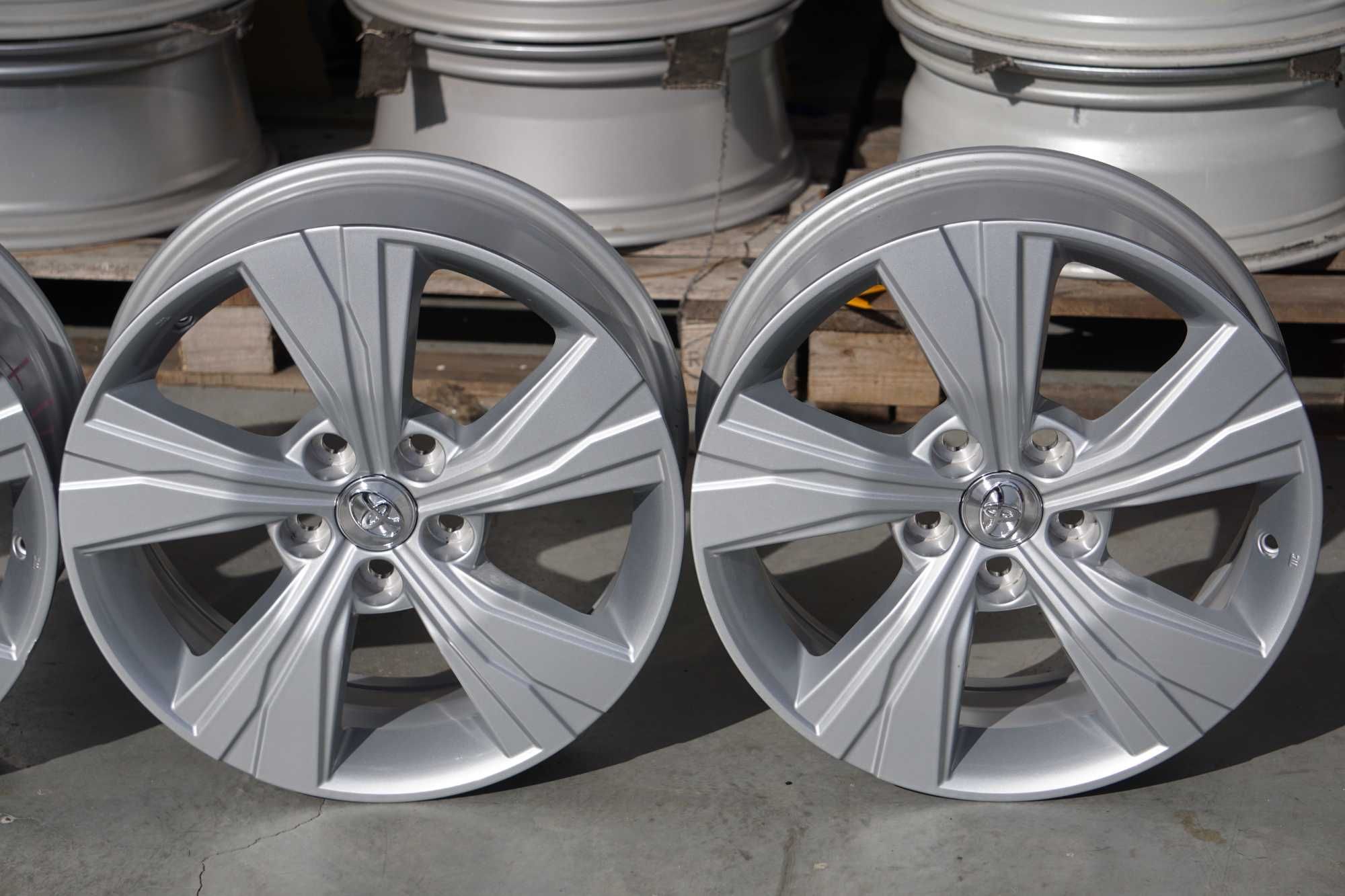 Alufelgi oryginał Toyota 5x114,3 6,5Jx17 et35 cb60,1mm srebrne 2023r!
