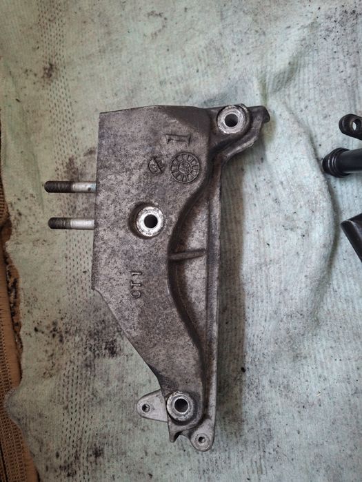 Кріплення двигуна хюндай туксон 2004-2009