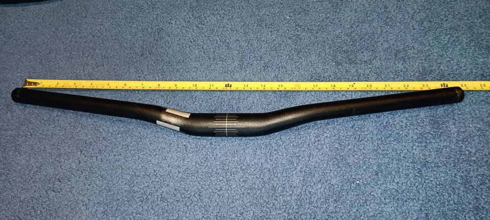 Vários guiadores bicicletas btt