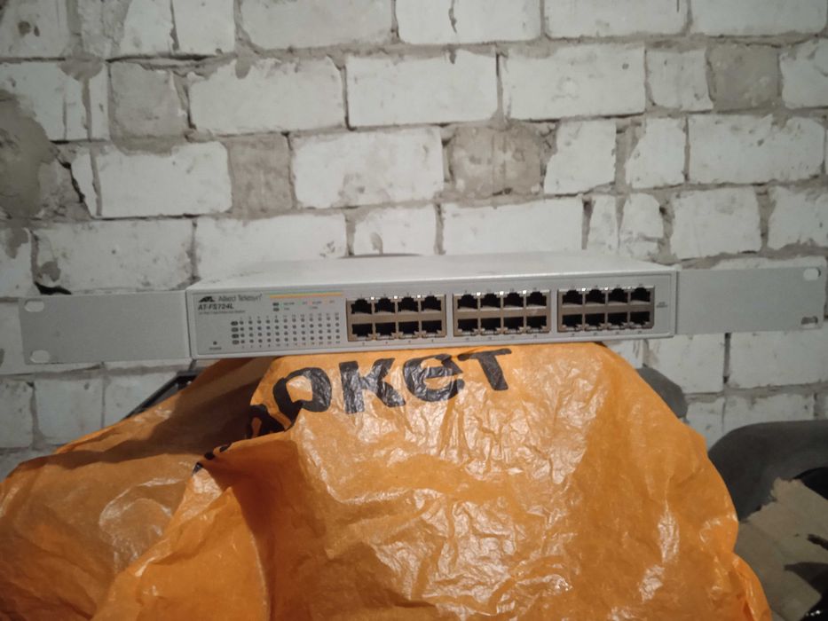 Коммутатор Allied Telesyn AT-FS724L