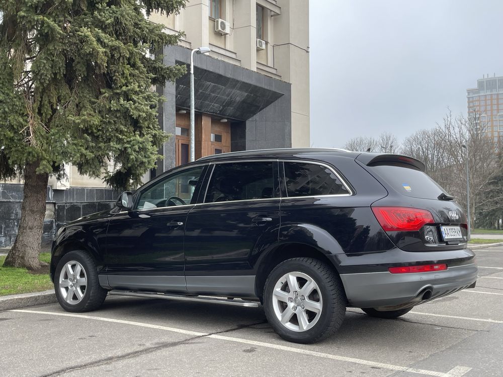 Продам Audi Q7 3.0