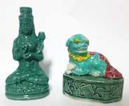 Pequena jarra asiática em porcelana alemã  e Cão Foo asiático marcado