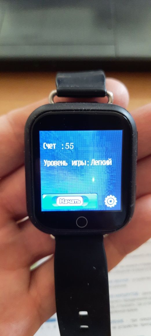 Детские смартчасы с GPS трекером Q100s