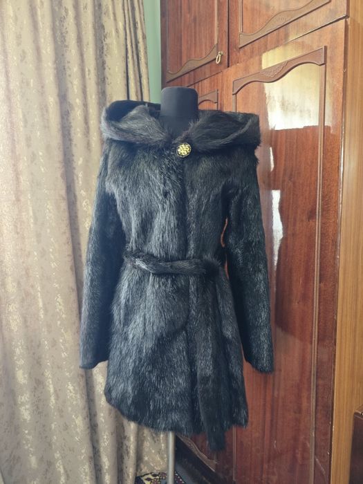 Полушубок з нутріїї з капюшоном
