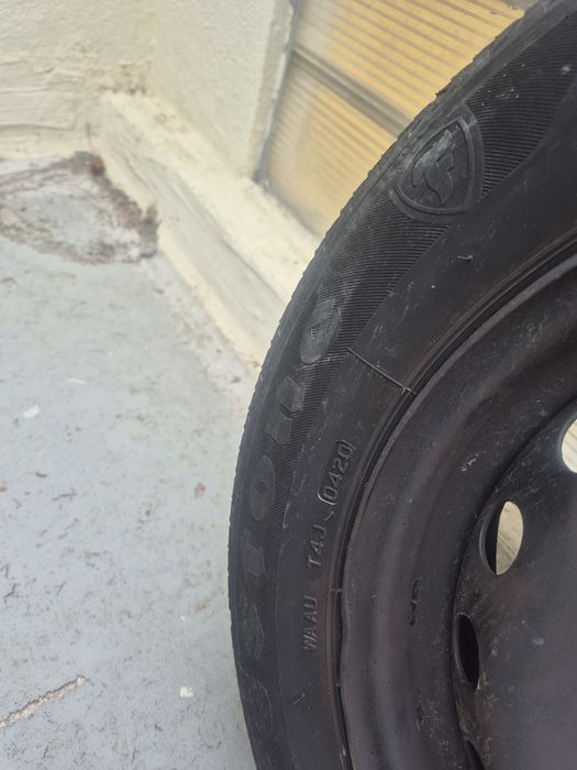 4 rodas de ferro com peneus