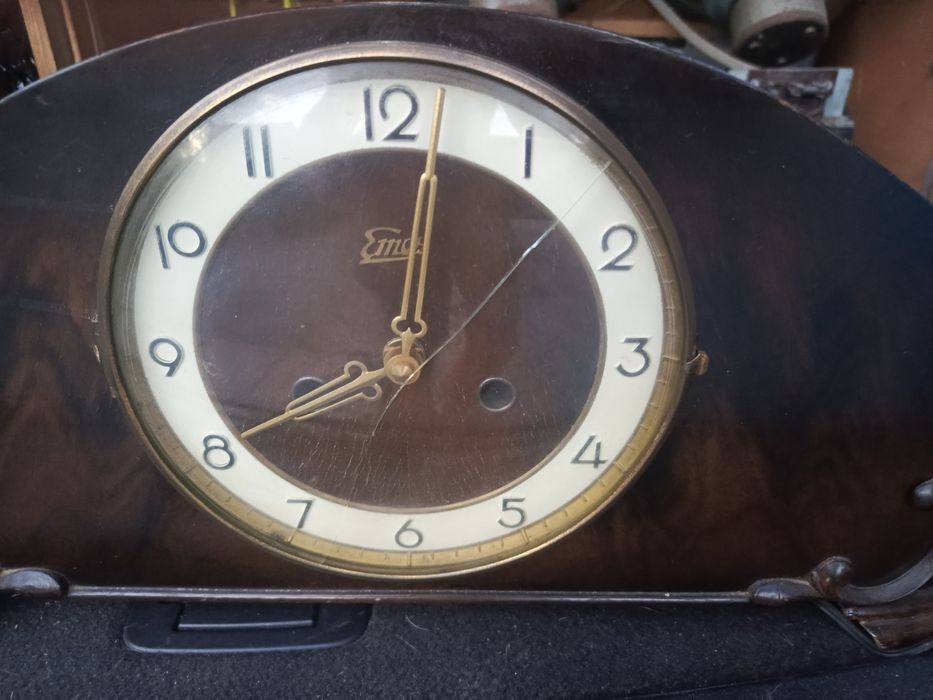 Stary zegar kominkowy przerobiony na baterię