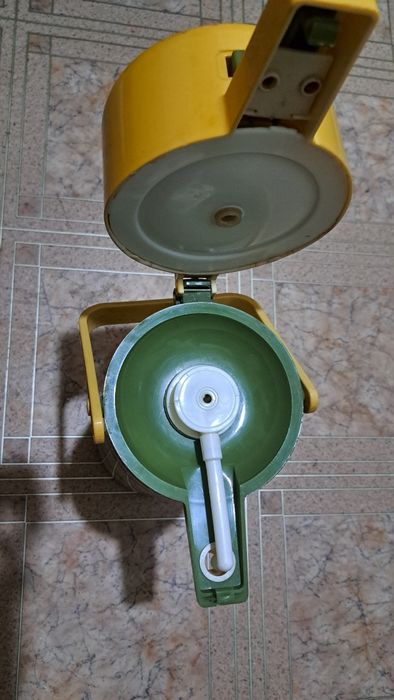 Продам термос з помпою