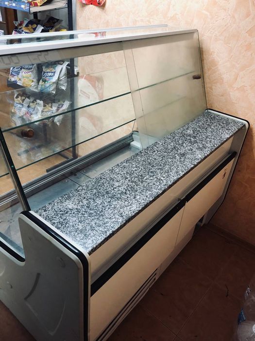 Холодильник вітрина