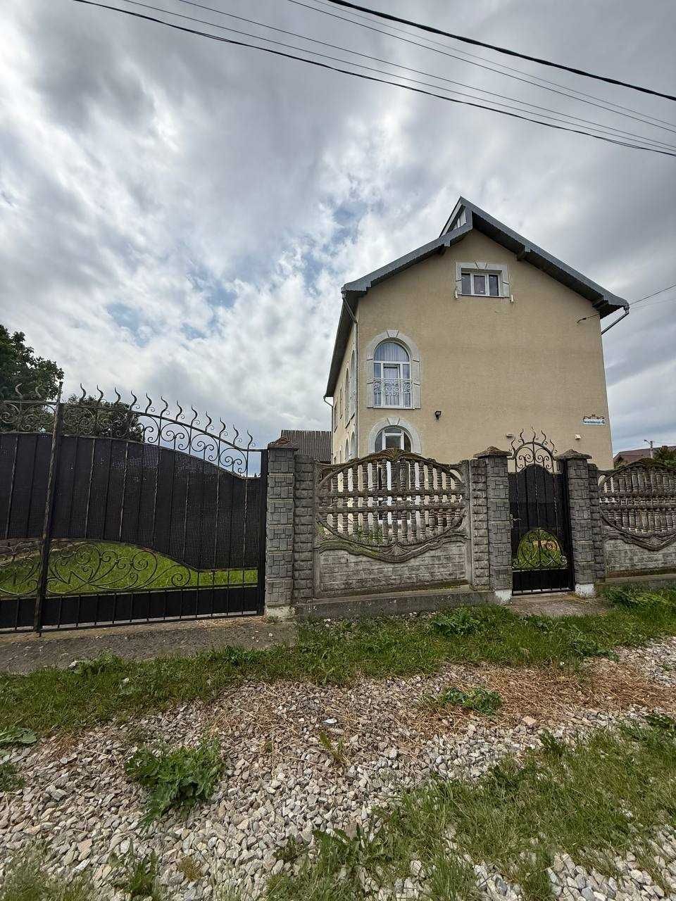 Продається будинок у с. Черніїв 2 поверхи, ділянка 15 соток!