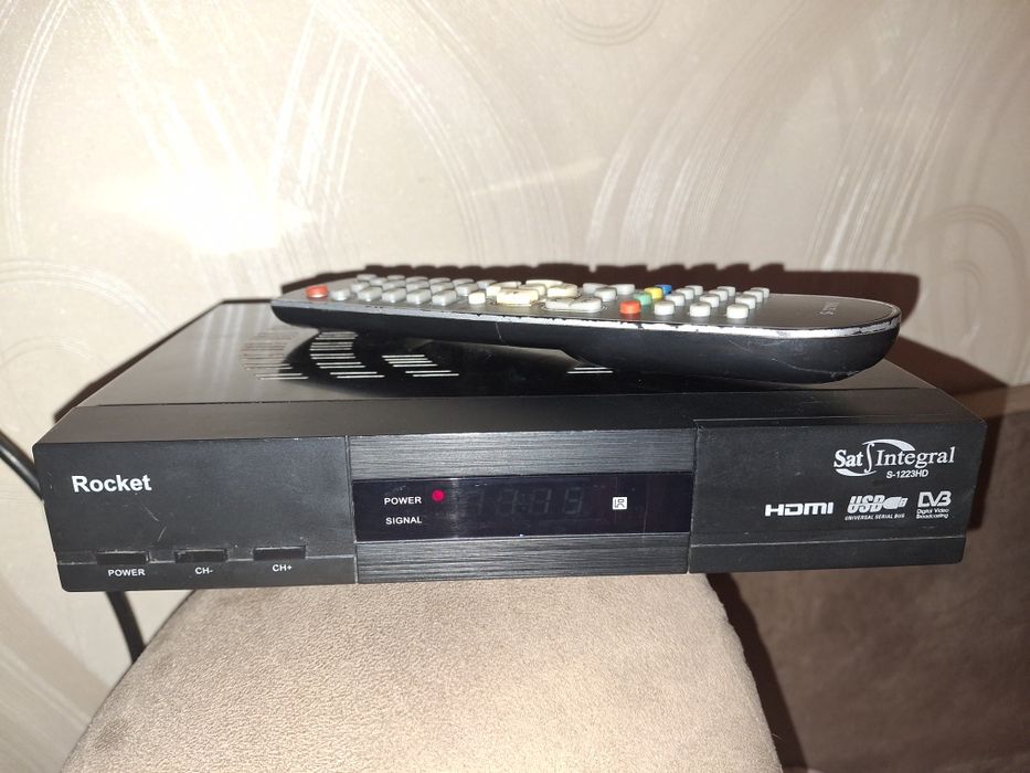 Супутниковий тюнер SatIntegral s-1223HD в робочому стані