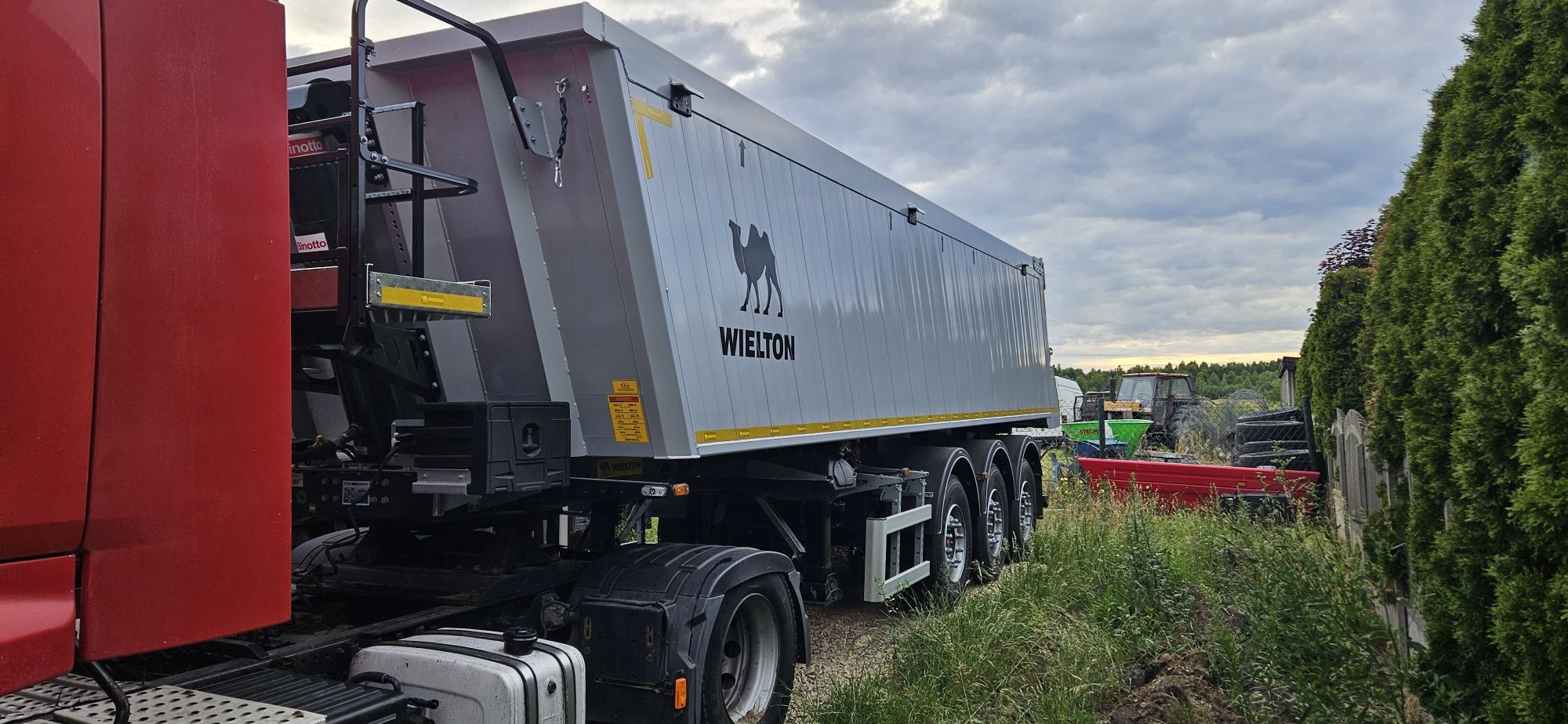 Wywrotka WIELTON 31m3 +Renault Premium