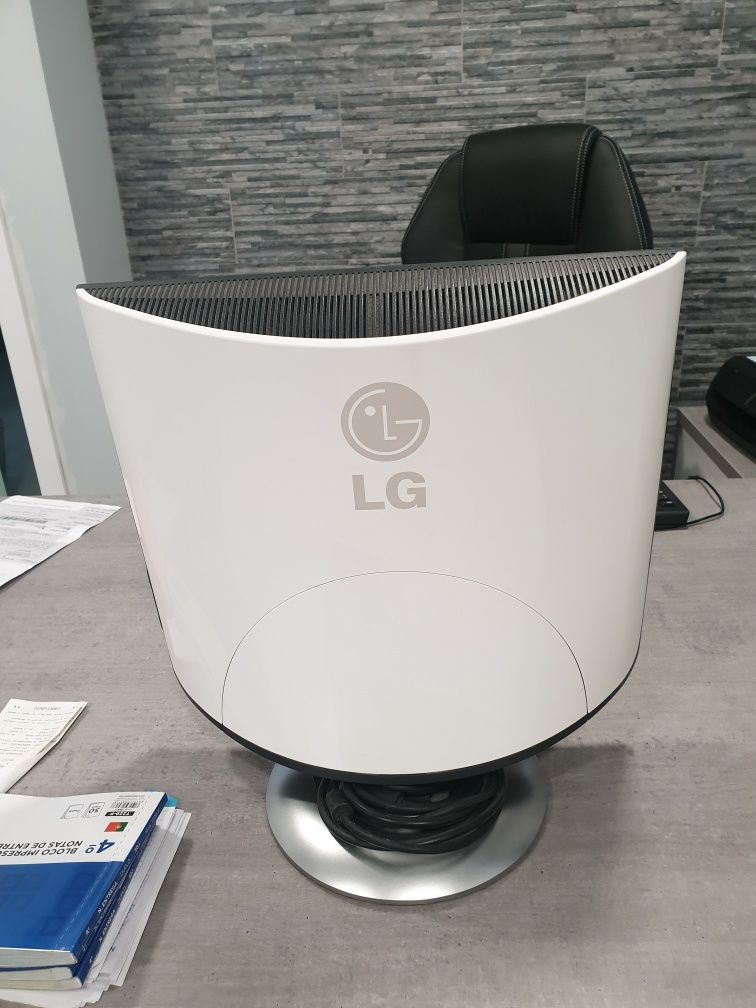 Vendo Monitor LG impecavel