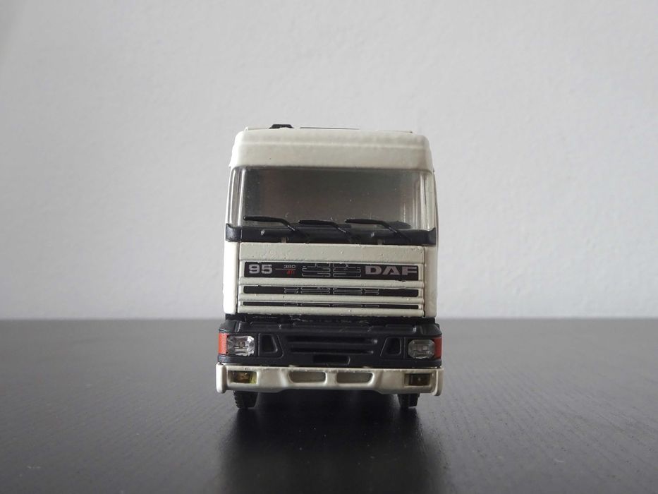 1:50 Tekno DAF 95 380 ATi Camião c/Reboque
