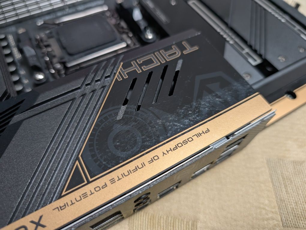 Материнська плата ASRock X670E Taichi ryzen AM5