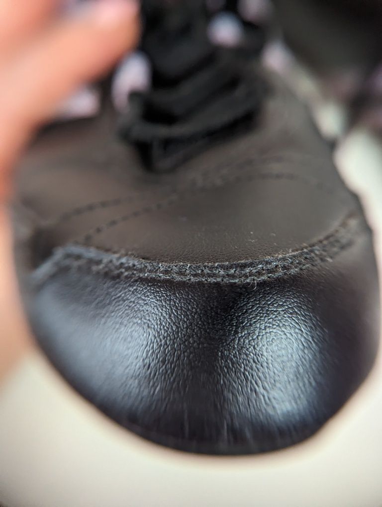 Шкіряні кросівки Adidas 38 р