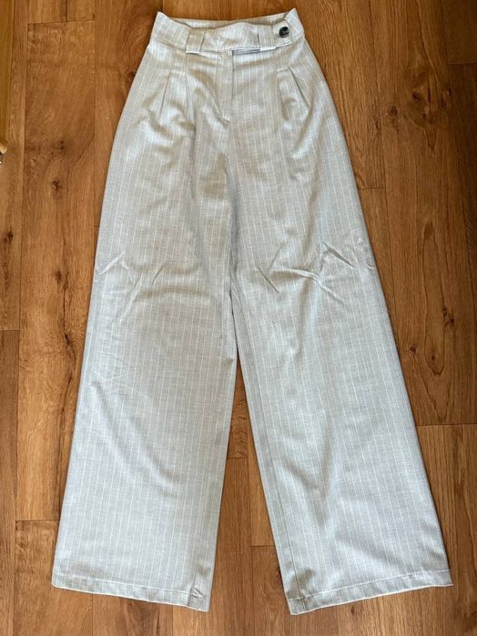 Брюки у смужку сірі