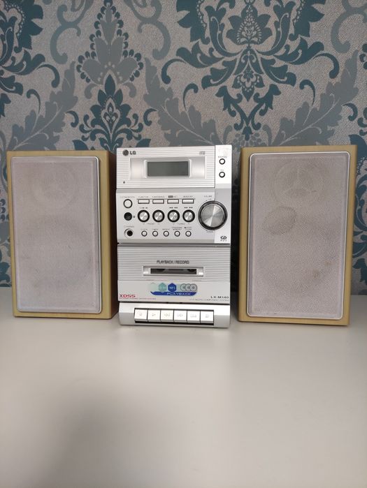 Mikrowieża LG LX-M140