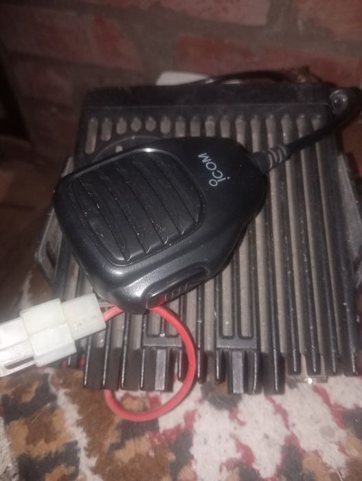 Радіостанція ICOM IC-F310.