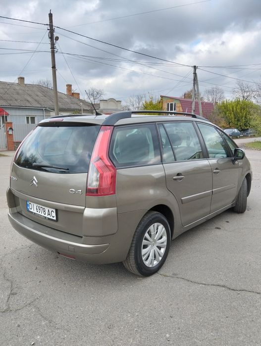 Продам гарний  7 - місний Сітроєн с4