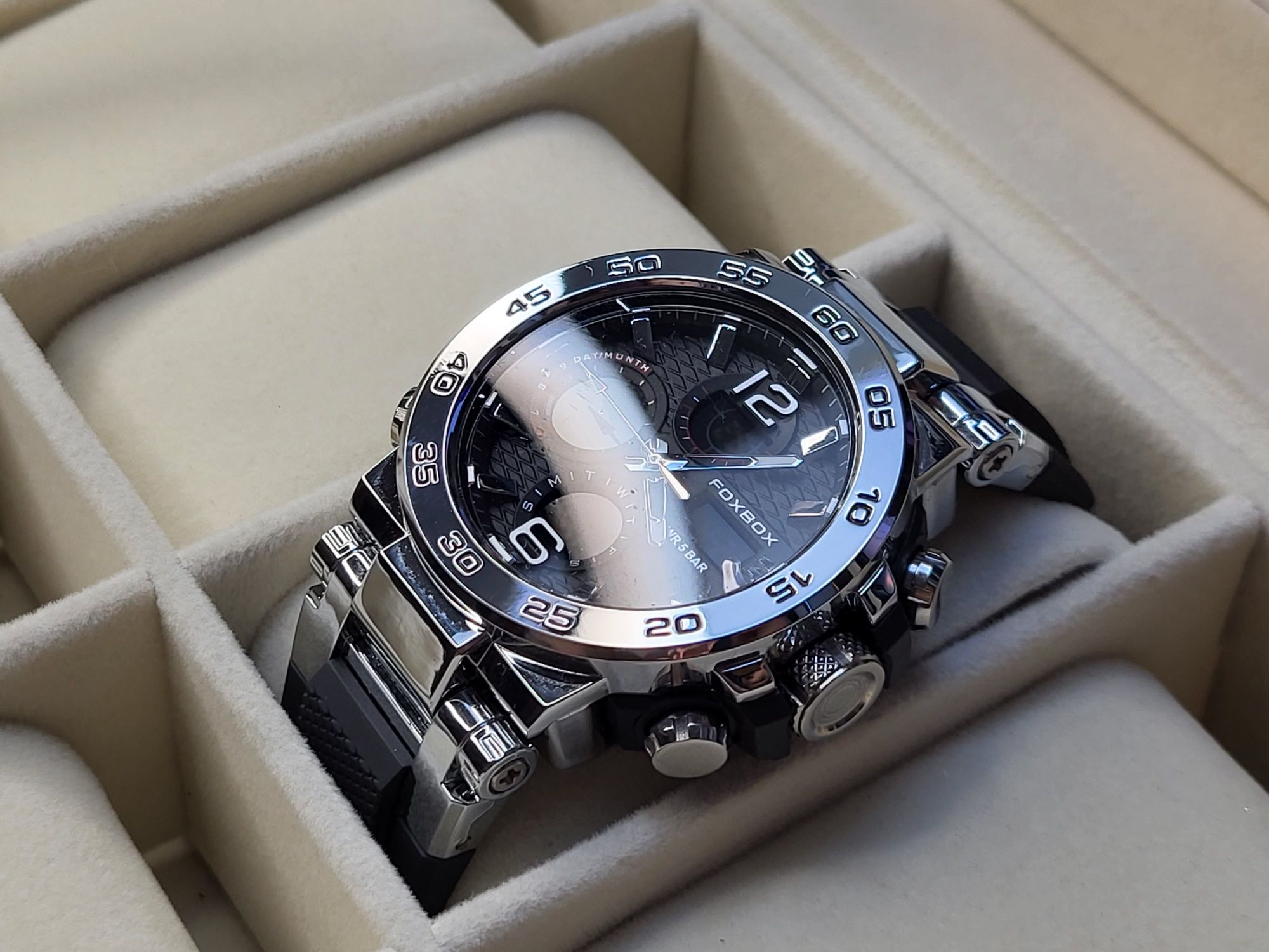 Srebrny zegarek męski 
Lige FoxBox M-FB0033 kwarcowy z silikonową bran