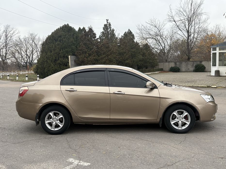 Гарна Geely Emgrand 7