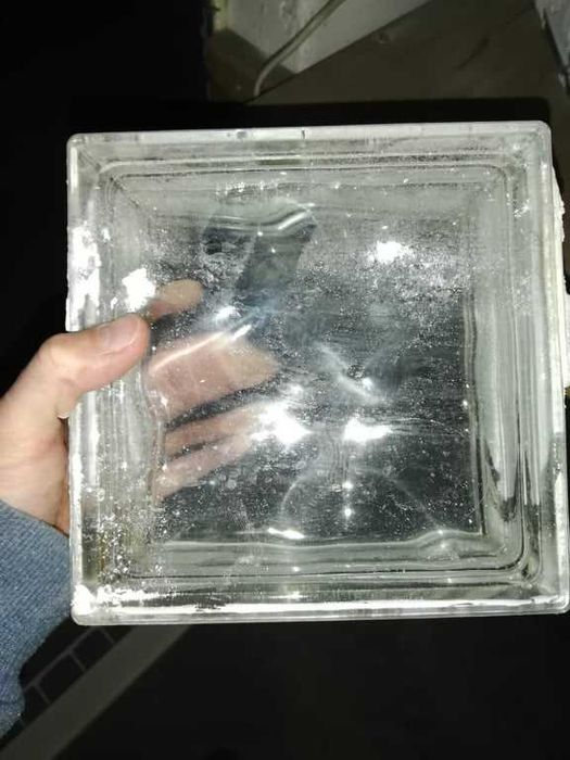 Blocos de vidro transparentes e azuis (Canto)