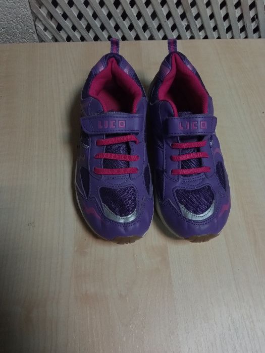 Фіолетові кросівки на дівчинку lico