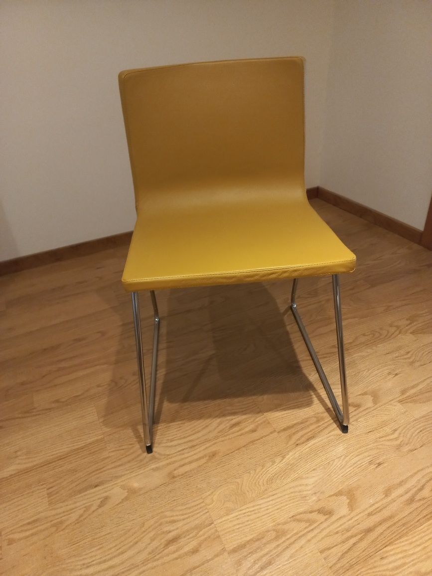 Cadeiras amarelo mostarda Ikea
