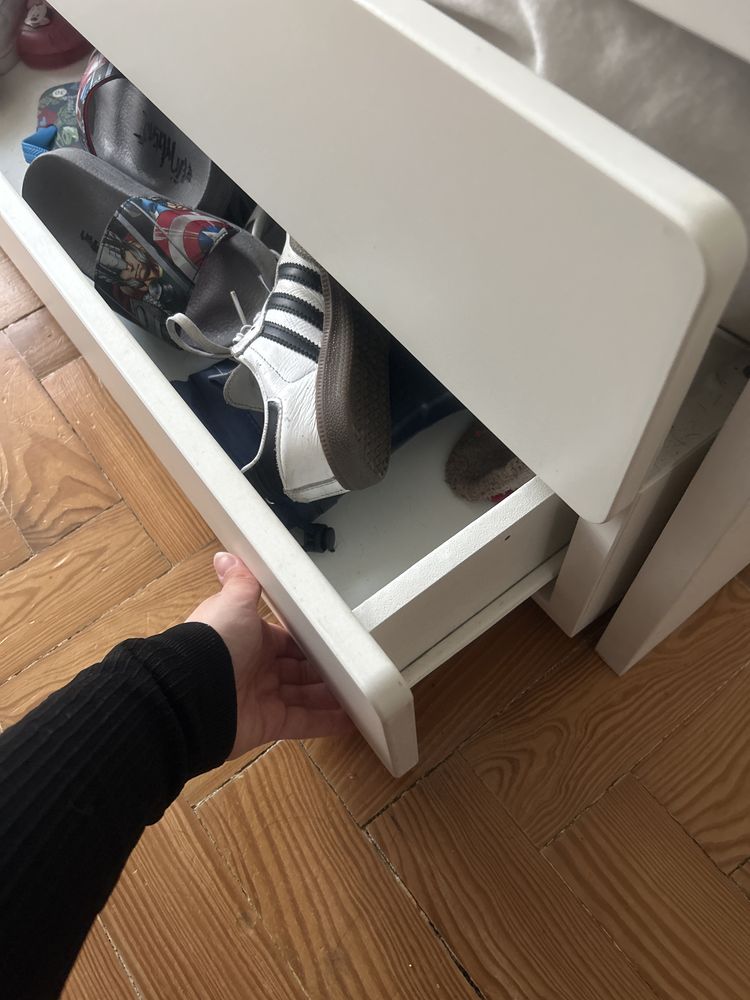 Cama de solteiro com 2 gavetas e cama de baixo