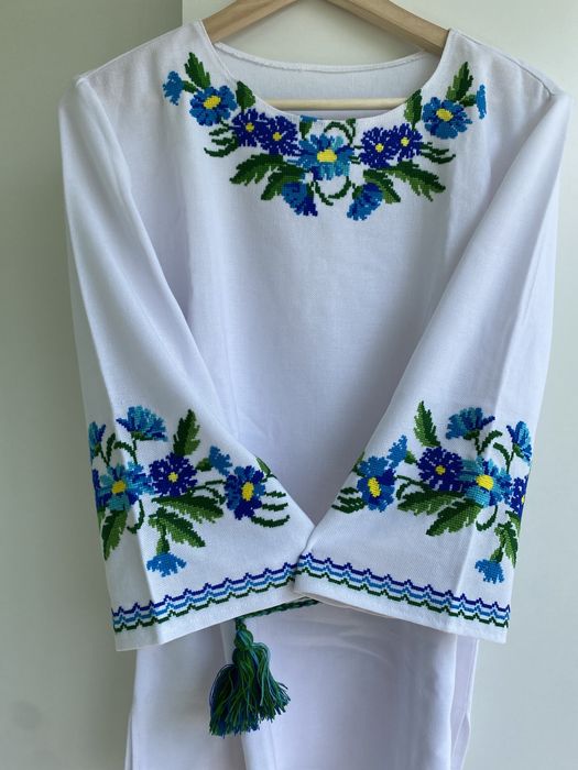 Вишиванка ручної роботи.