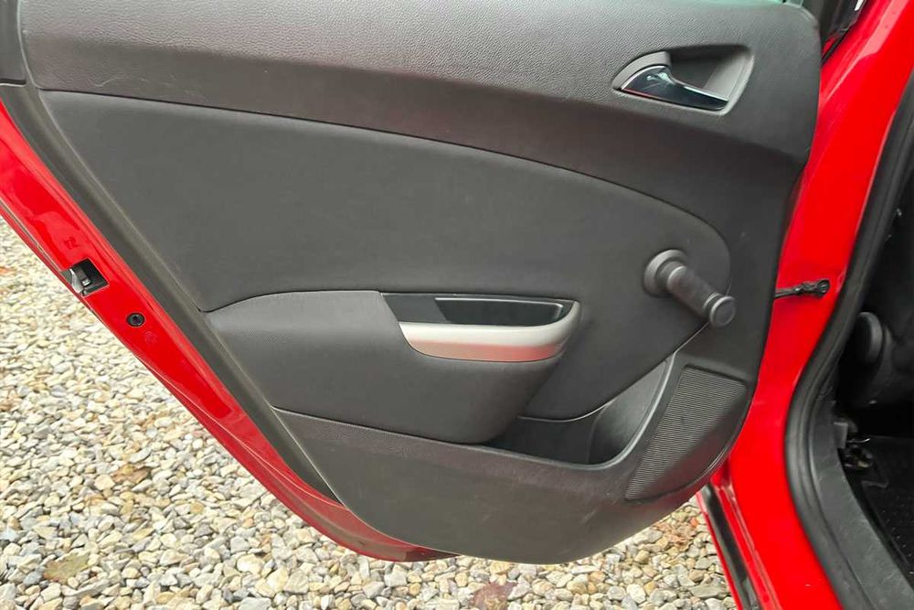 Opel Astra 2011 року