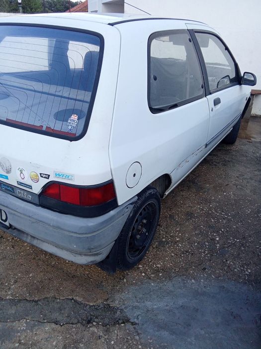 Clio 1.1 muitas peças boas