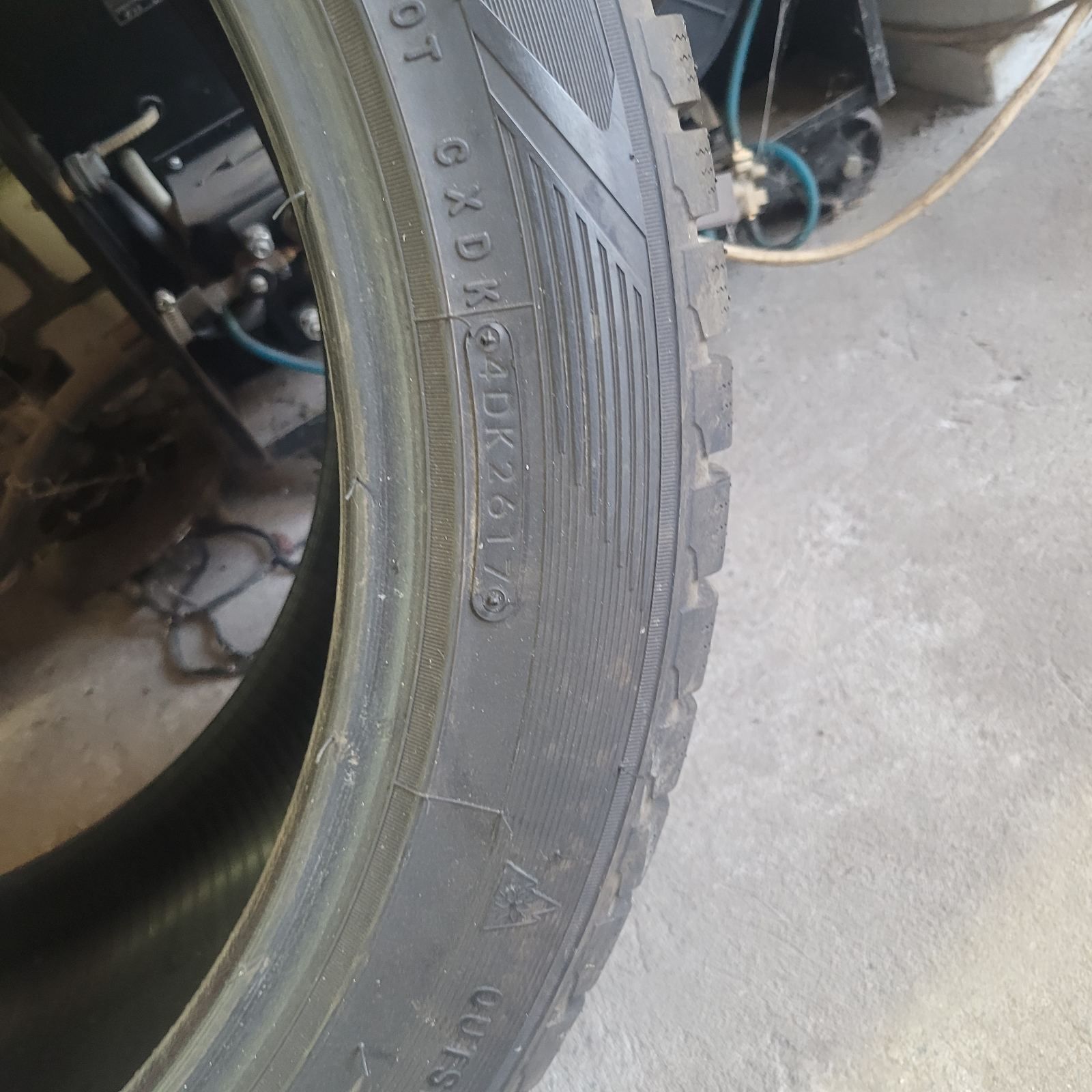 Резина TOYO  295/40R20