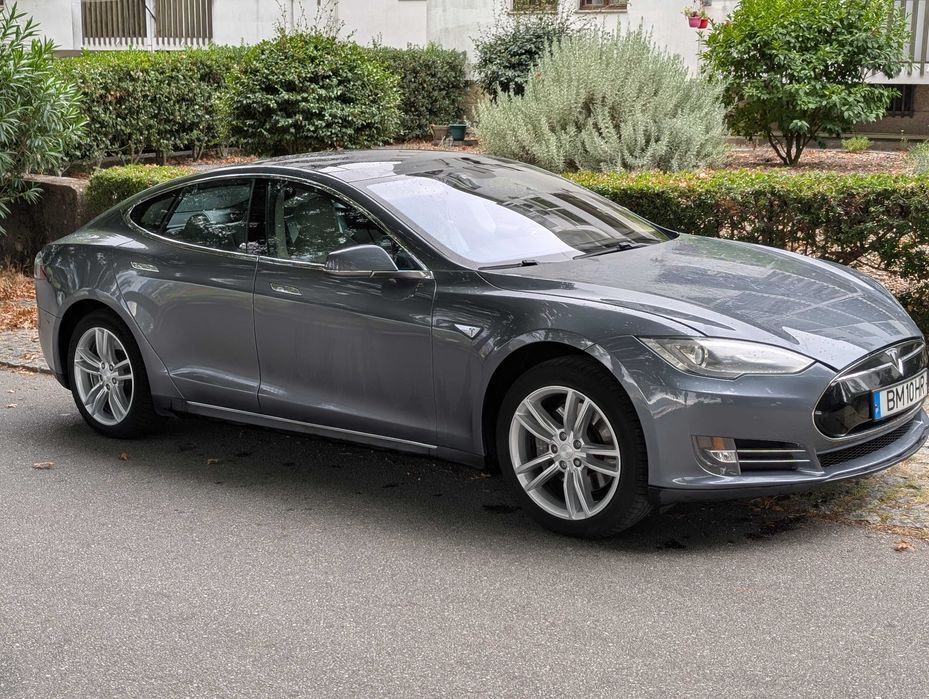 Tesla Model S 85