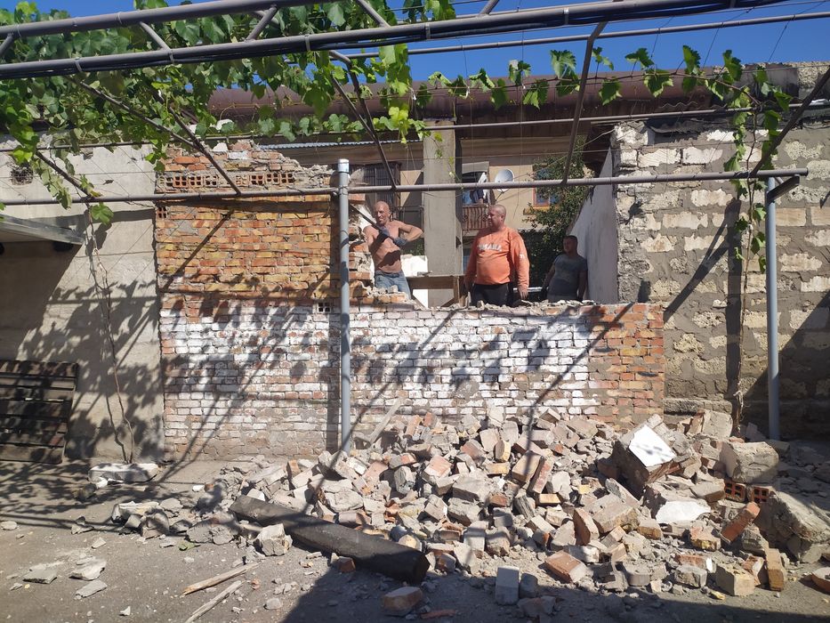 Демонтаж. Перепланировка квартир. Стяжка пола. Бетонные работы.