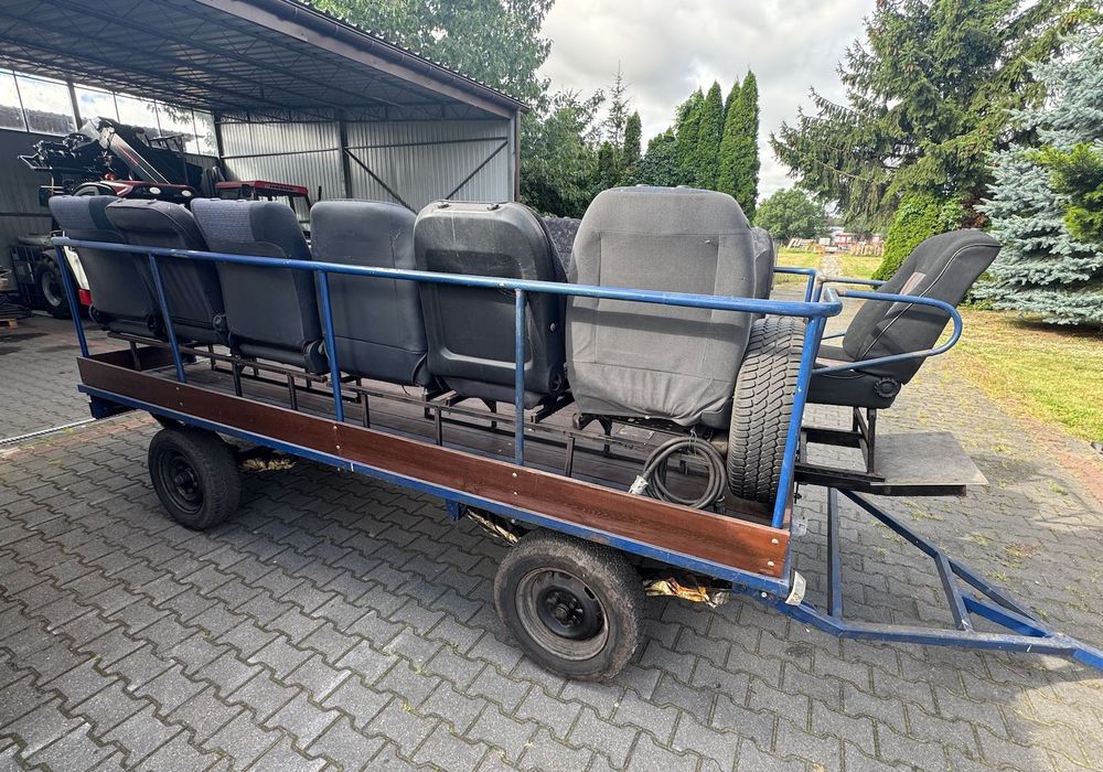 Wóz konny lub do ciągnika 13 osobowy.