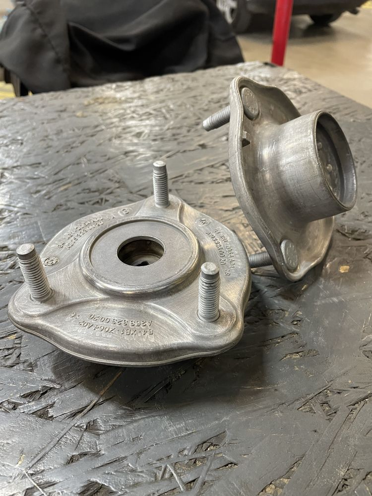 Опора переднього амортизатора Mercedes C/E/GLC A2533230020