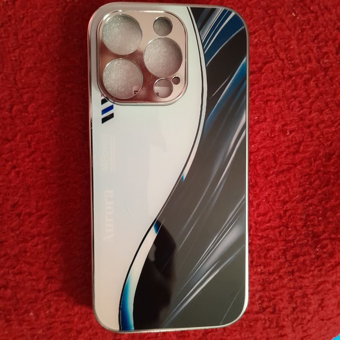 Продаю чохли на айфони  також є один для редмі