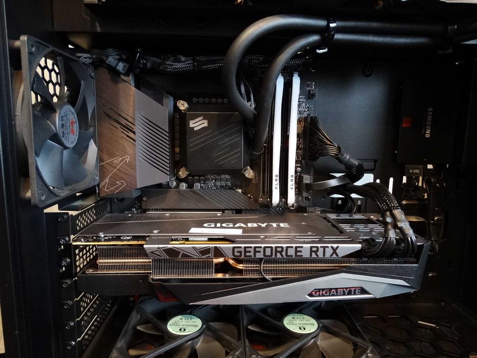 Komputer stacjonarny i7-11700KF 2x16GB 2.5TB SSD / 2TB HDD RTX3080TI