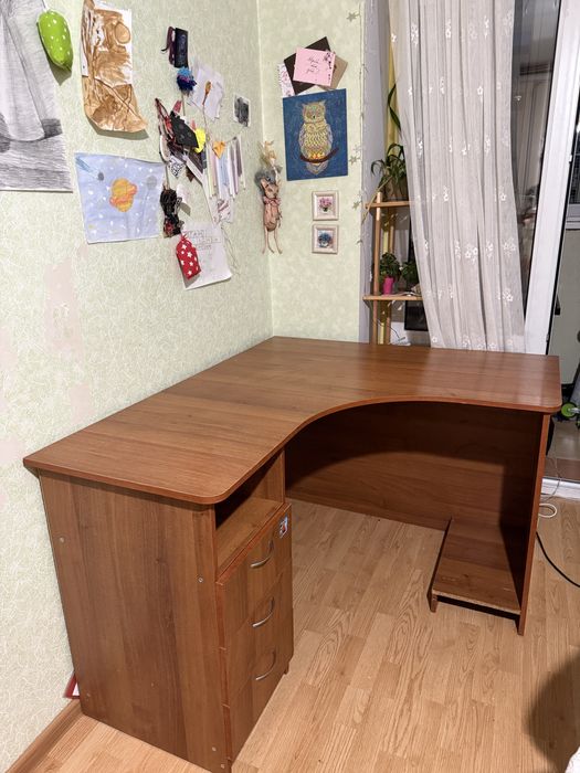 Кутовий офісний письмовий стіл