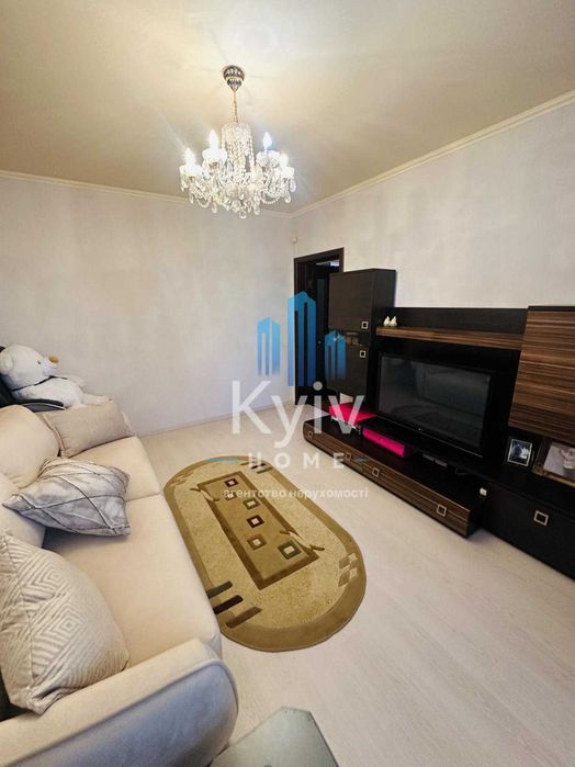 Продаж квартири, 3 кімнатна, вул. Анна Ахматова, з ремонтом