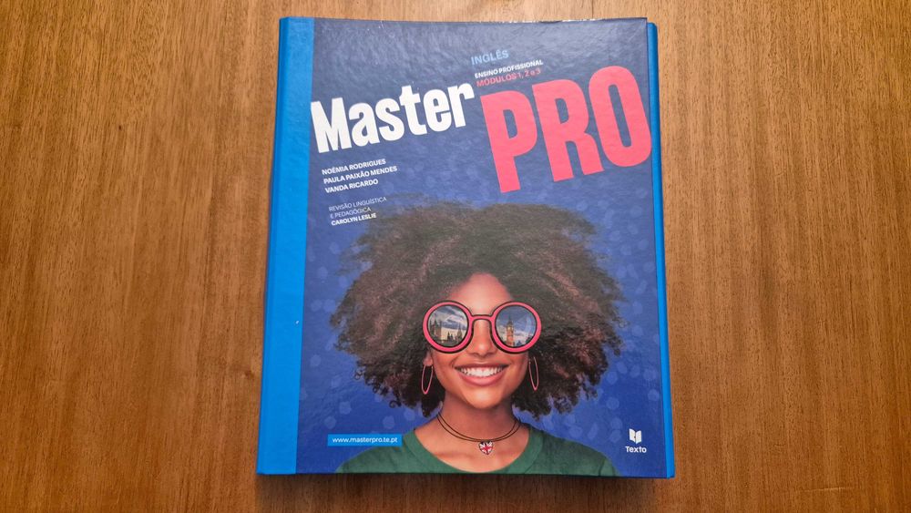Vendo Dossier Professor e Manual de Inglês MASTER PRO 10º Ano - NOVO !