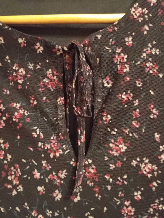 Sukienka w kwiatki Reserved