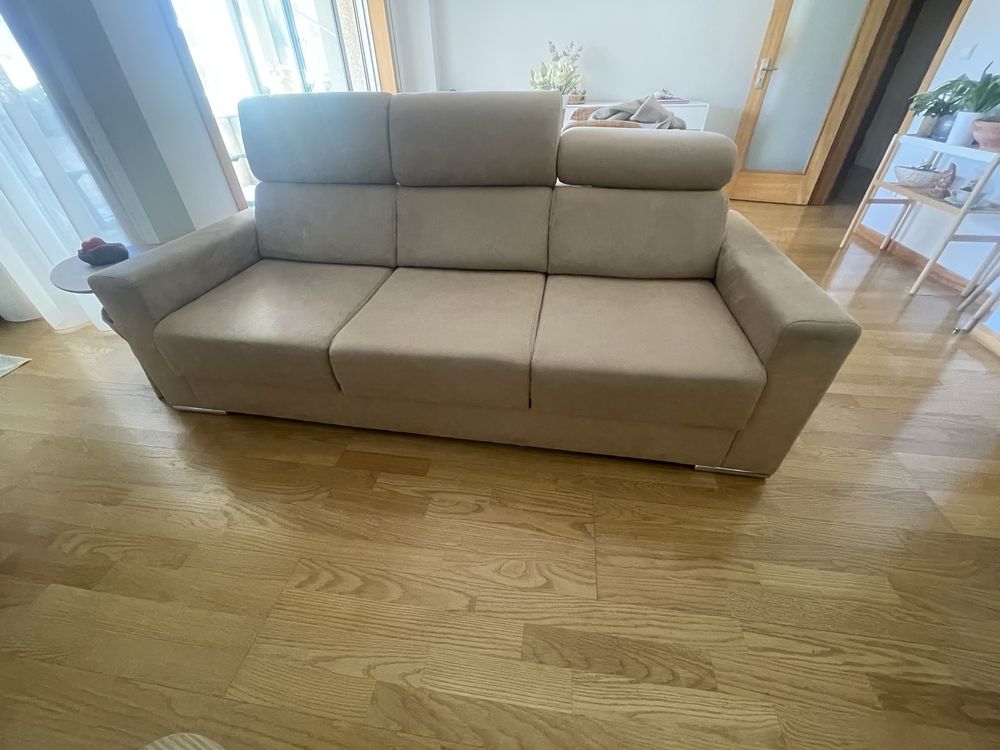 Sofa de 3 lugares com encostos reclinaveis e assentos extensiveis