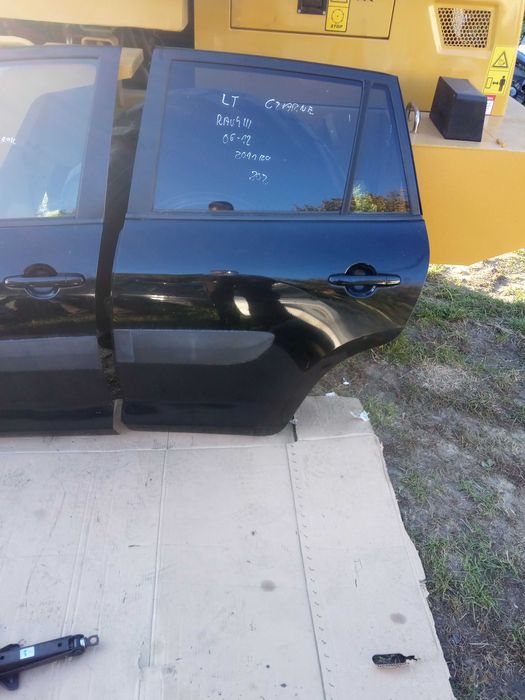 TOYOTA RAV4 III 06-12 drzwi lewe tył kolor czarny 202
